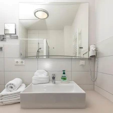 Uli 1 Apartment Baabe